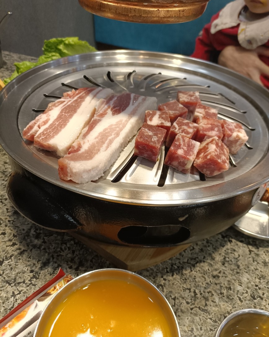 今天元宵节，中午就一家子去了深圳龙岗万达广场去玩，吃了韩国烤