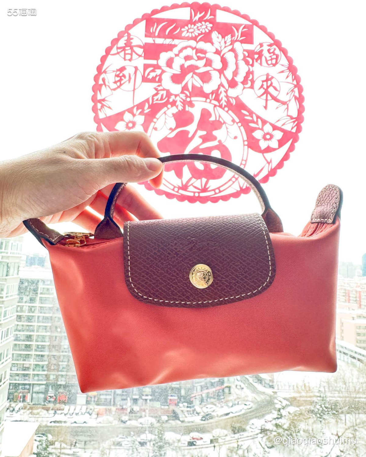 珑骧迷你小饺子真是一款超实用的包包呀～可是官网常年断货，总买