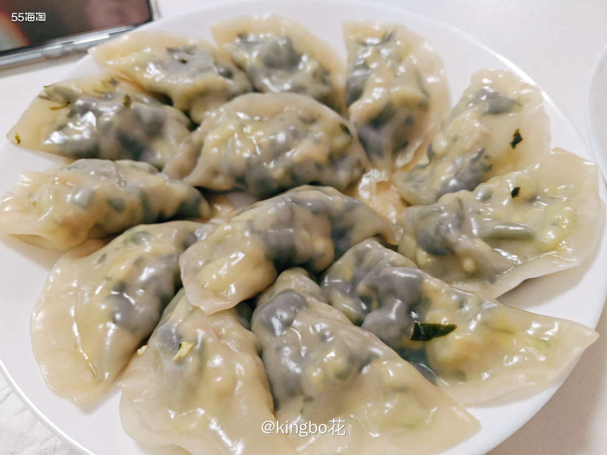 元宵节来份韭菜鸡蛋饺子，好吃到一人干两盘  年后出发前我妈卷