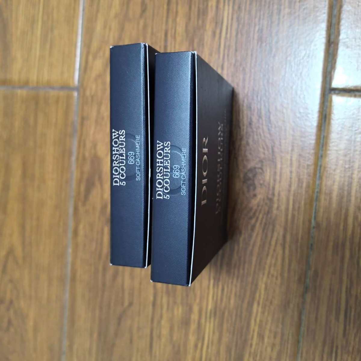 ☑开箱/价格 dior眼影669x2  价格是65美金一盘 