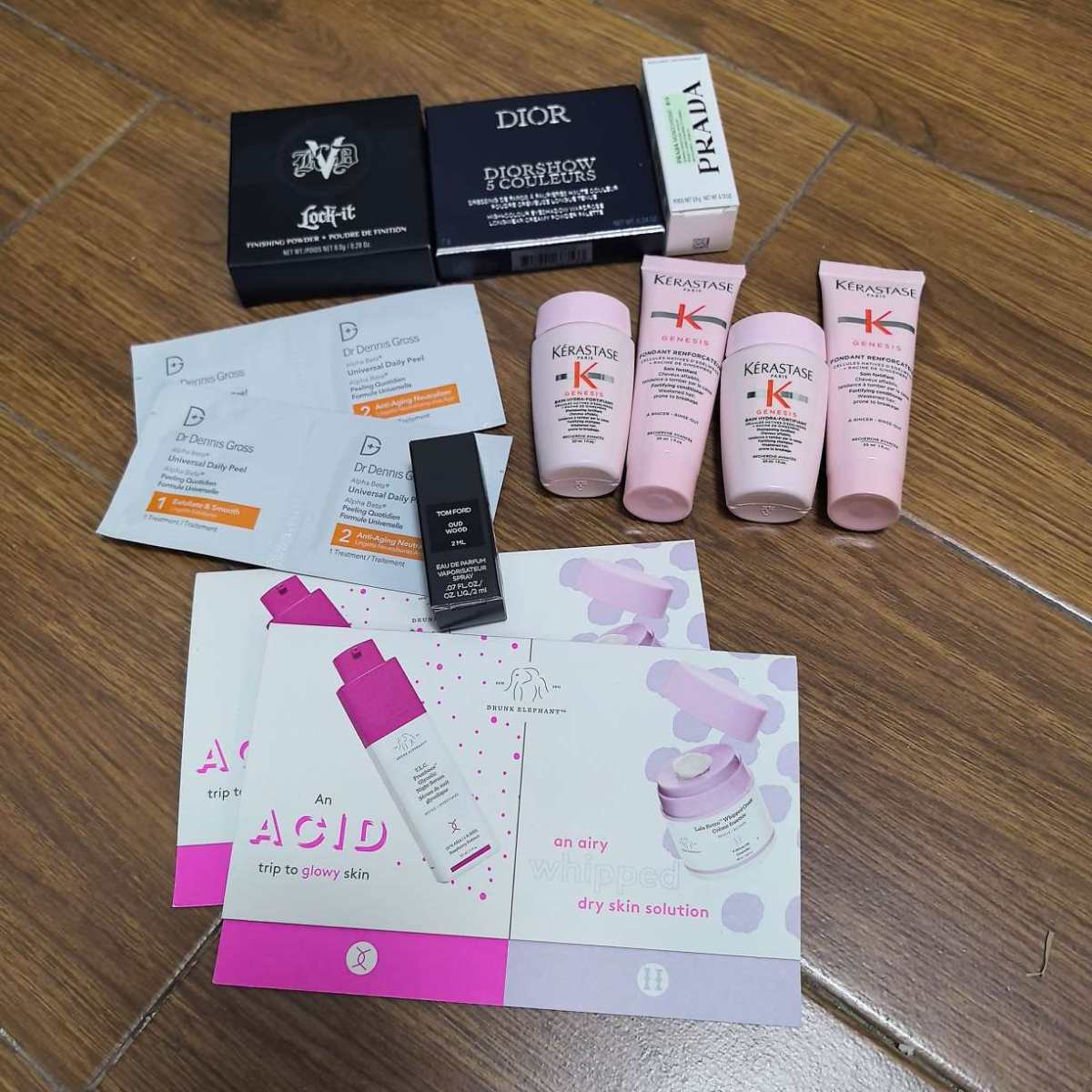 ☑开箱/价格 dior眼影649 65美金 普拉达口红（货损