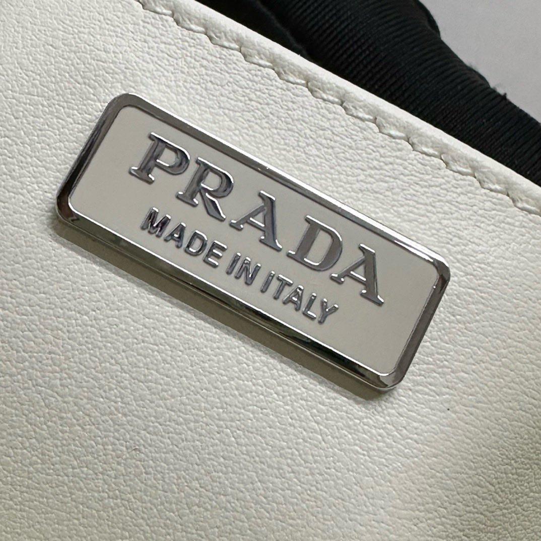 Prada Cleo单肩包专柜最新款亮面腋下包🎉🎉 各大