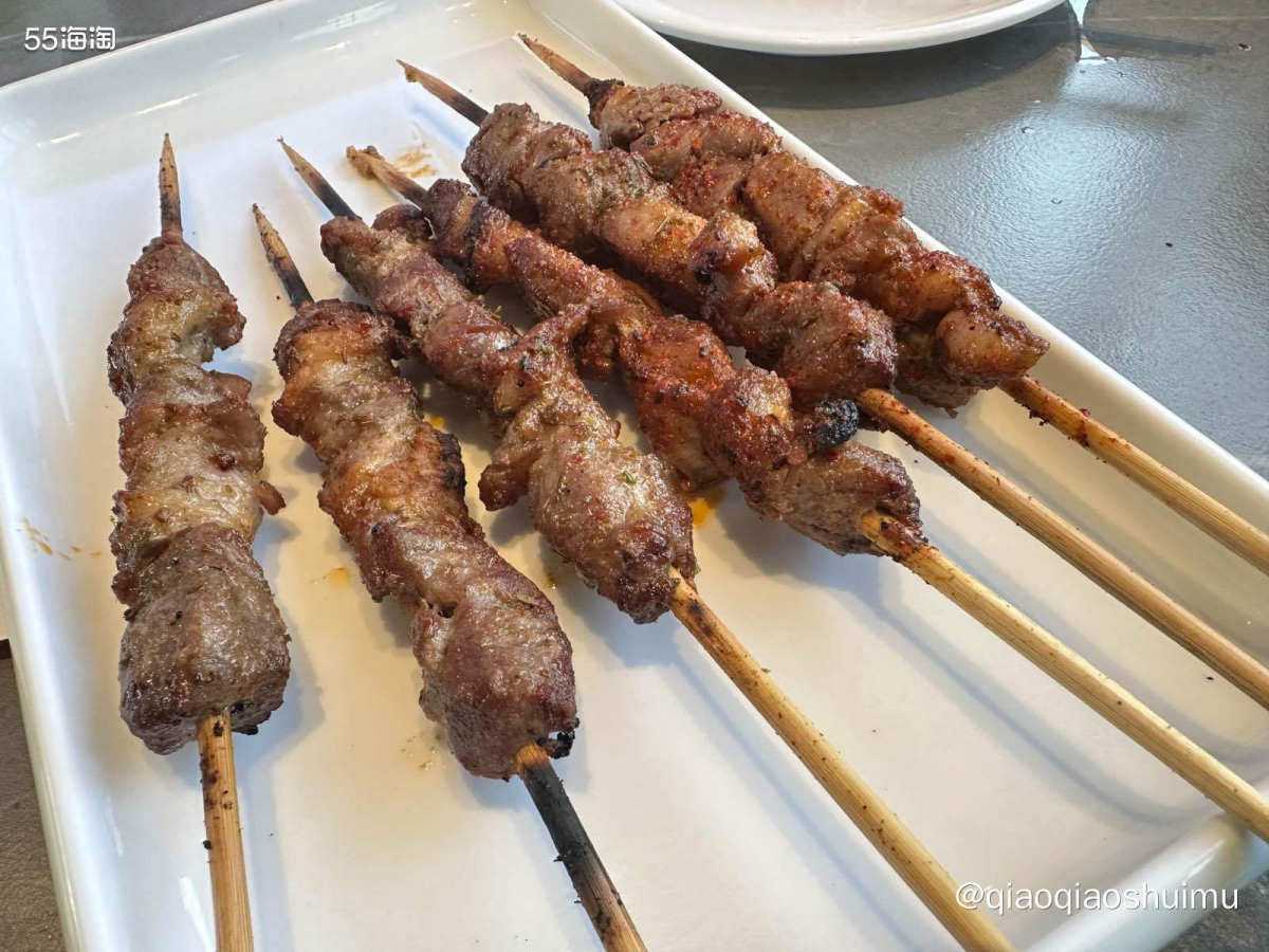 周末带娃遛公园，边上就有家鸦儿李。溜达完准备去吃饭时已经12