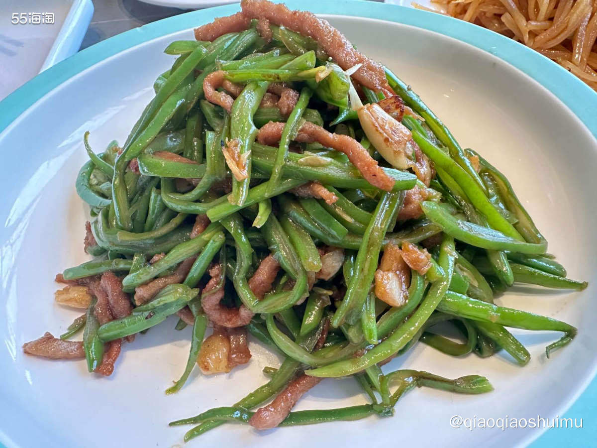 周末带娃遛公园，边上就有家鸦儿李。溜达完准备去吃饭时已经12