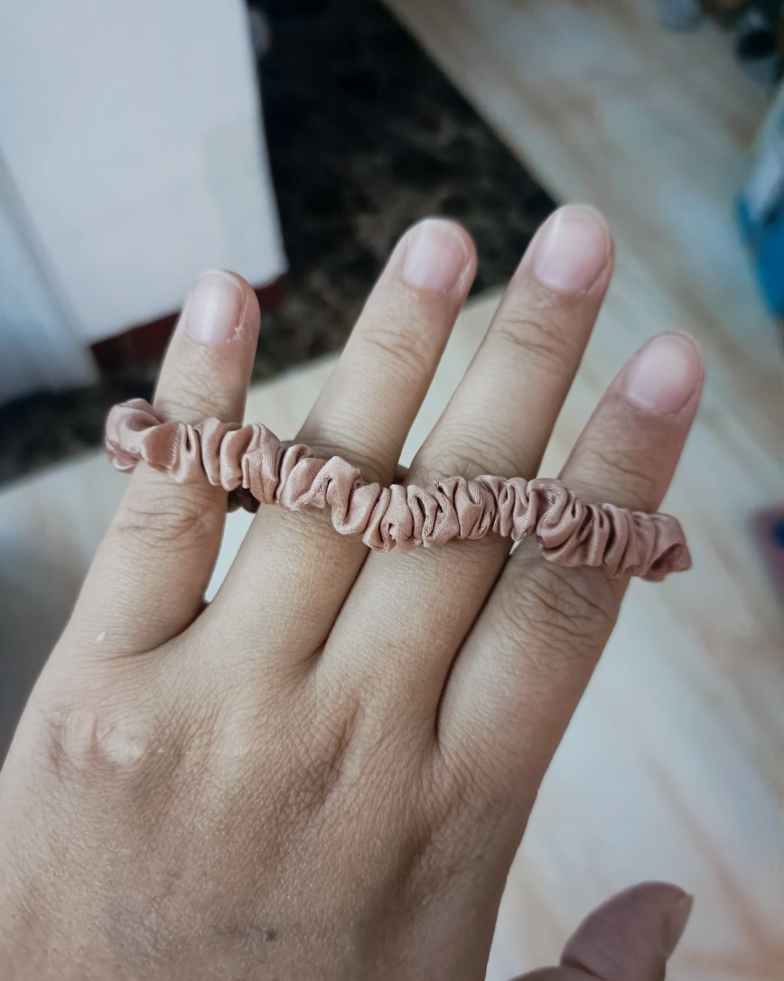 看到pink分享的slip眼罩，我也想到了slip的发圈，这