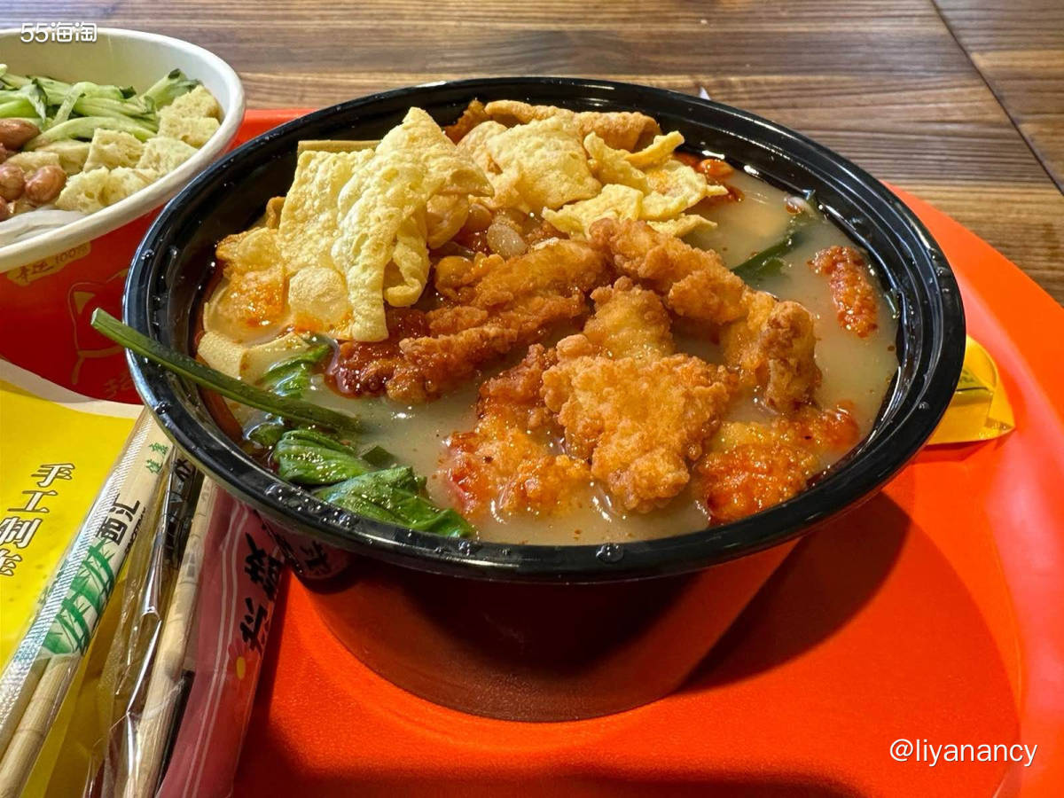 逛完盒马生鲜出来就会路过的小店，位置非常好，虽然说是单人餐，