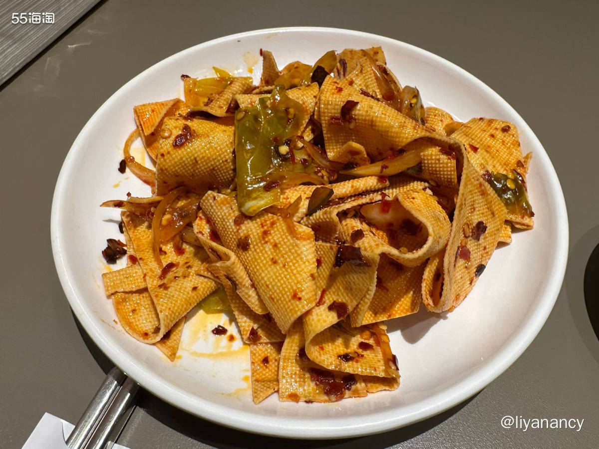 🏡在公司楼下的负一层的一家朝鲜族风味的店，主食主要是冷面、