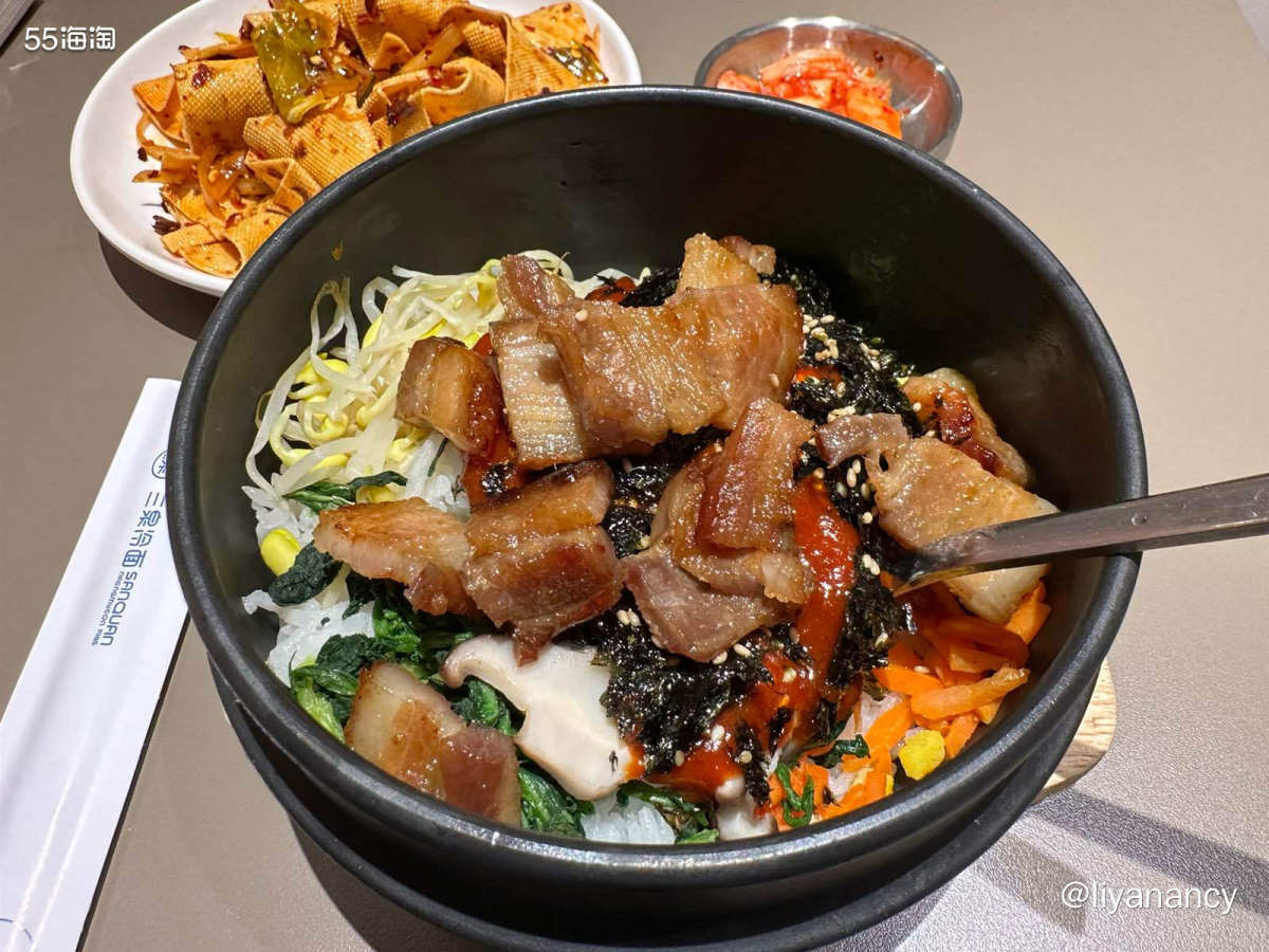 🏡在公司楼下的负一层的一家朝鲜族风味的店，主食主要是冷面、