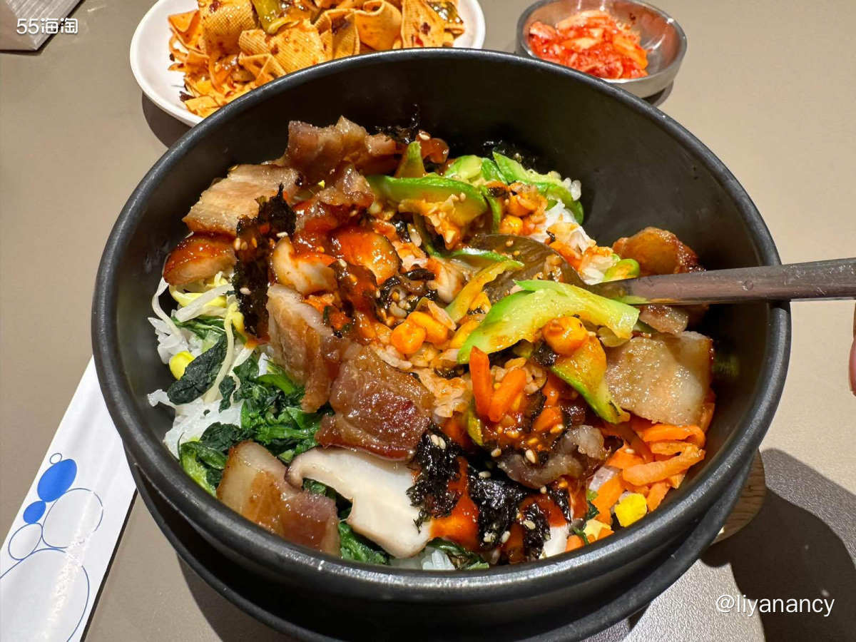 🏡在公司楼下的负一层的一家朝鲜族风味的店，主食主要是冷面、