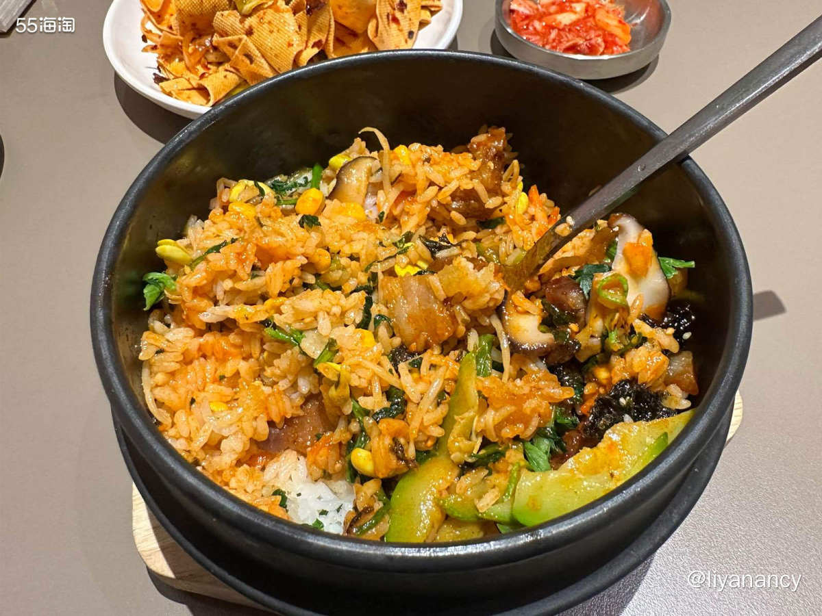 🏡在公司楼下的负一层的一家朝鲜族风味的店，主食主要是冷面、