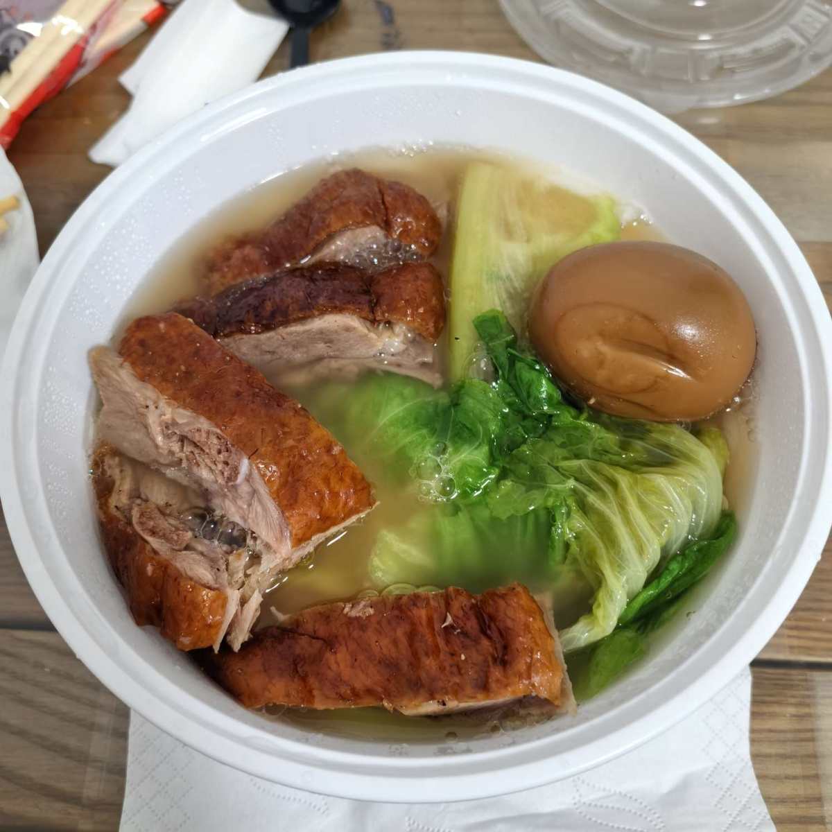 半夜睡不着点的外卖 东莞烧鹅濑粉，算是当地美食了 这个濑粉浇