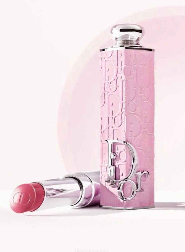 大家有没有收藏口红壳的习惯？如果有，可以看看迪奥这款浮雕口红