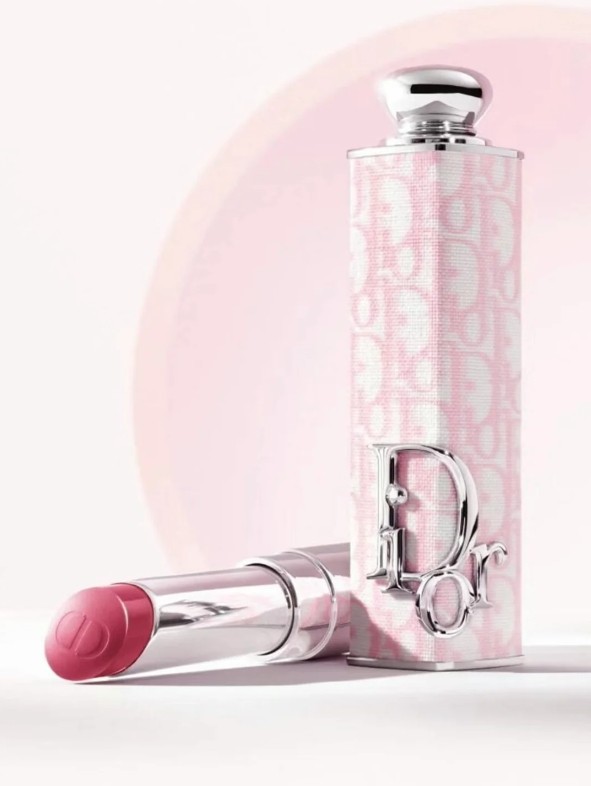 大家有没有收藏口红壳的习惯？如果有，可以看看迪奥这款浮雕口红