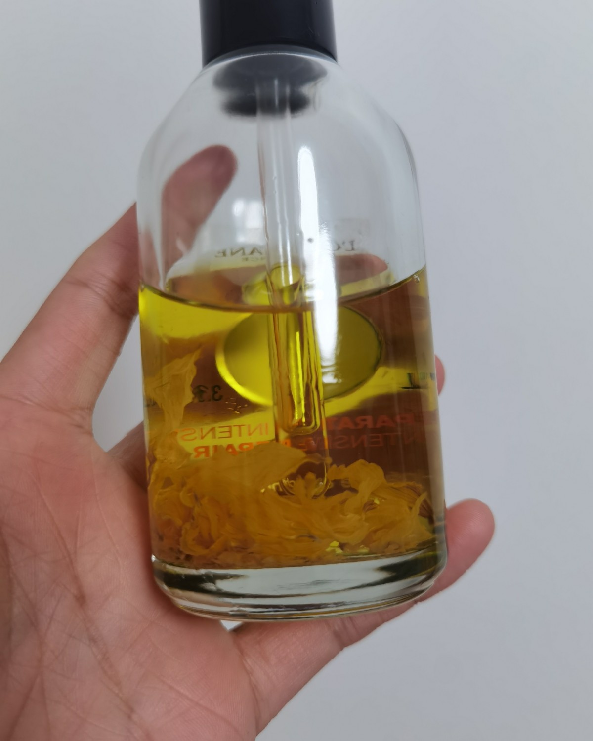 ✅我头发天生就是毛燥，所以护发精油必不可少，这款是欧舒丹草本