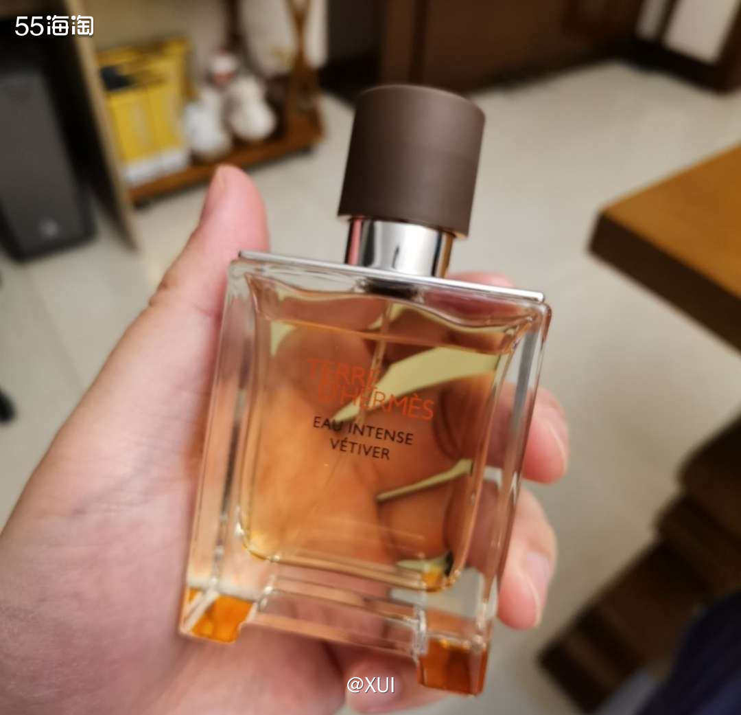 朋友准备要过结婚纪念日，问我有什么礼物推荐，想来想去好像买香