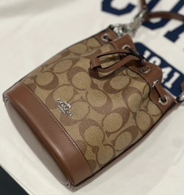 Coach迷你水桶包真的可爱又能装，日常出行足够用了。水桶包