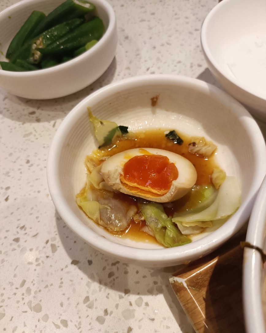 中午一家人出去吃饭了，我老公选了味千拉面，他喜欢里面的拉面，