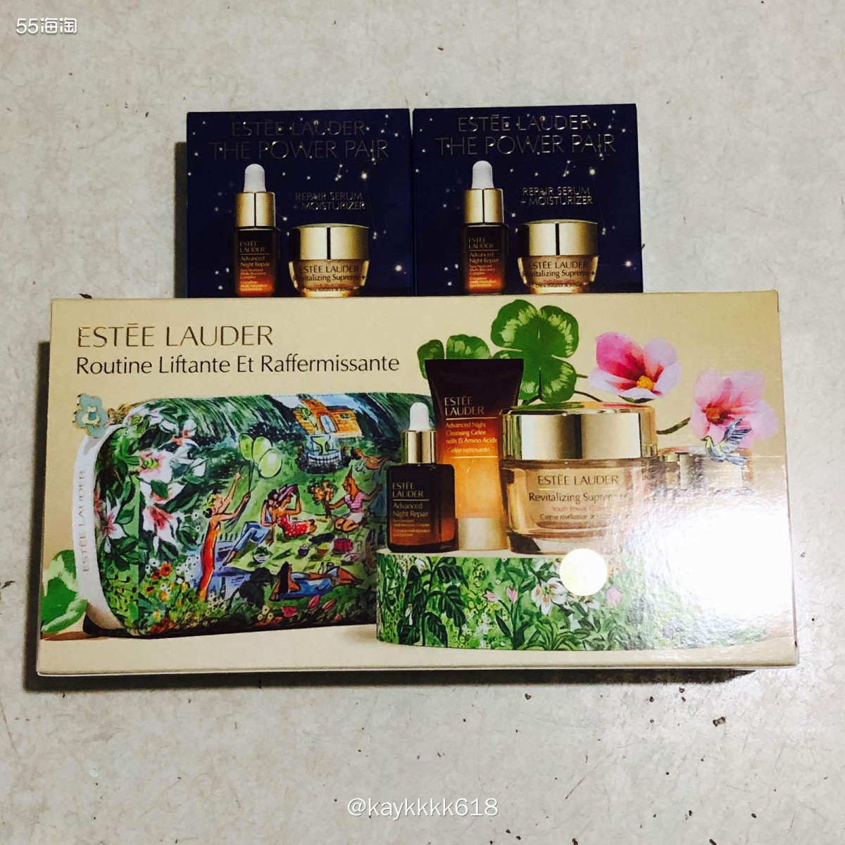 今天又收到一箱包裹啦！上月买的雅诗兰黛智妍面霜套装的分箱，一