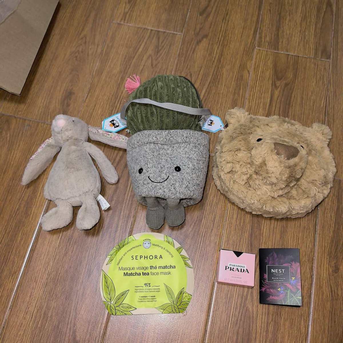 ☑开箱/价格 jellycat*3 普拉达q香 玩具是有一个