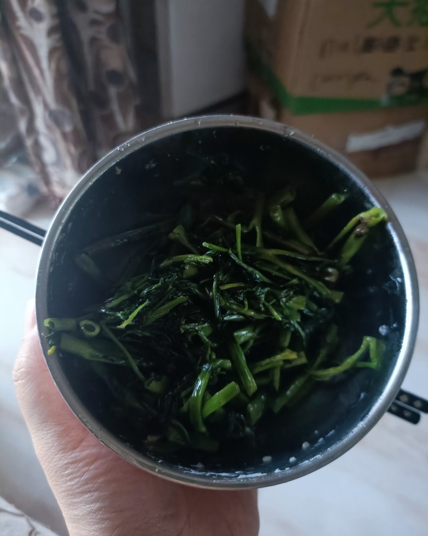 我现在就是早上和中午正常吃饭，晚上吃低卡的东西，5点前就吃好