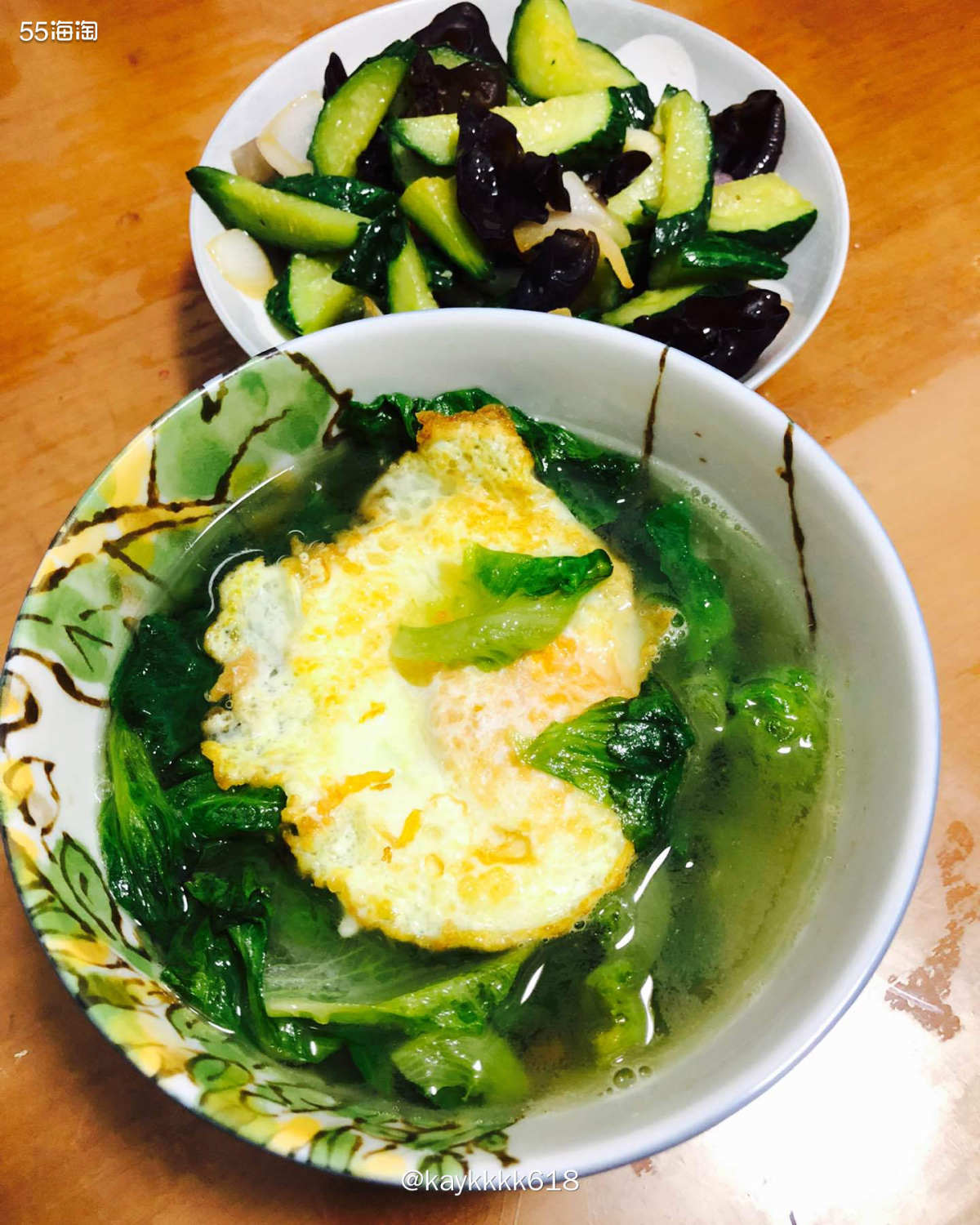 今天晚餐安排生菜荷包蛋汤加上一碟炒时蔬，天热起来就开始控制饮