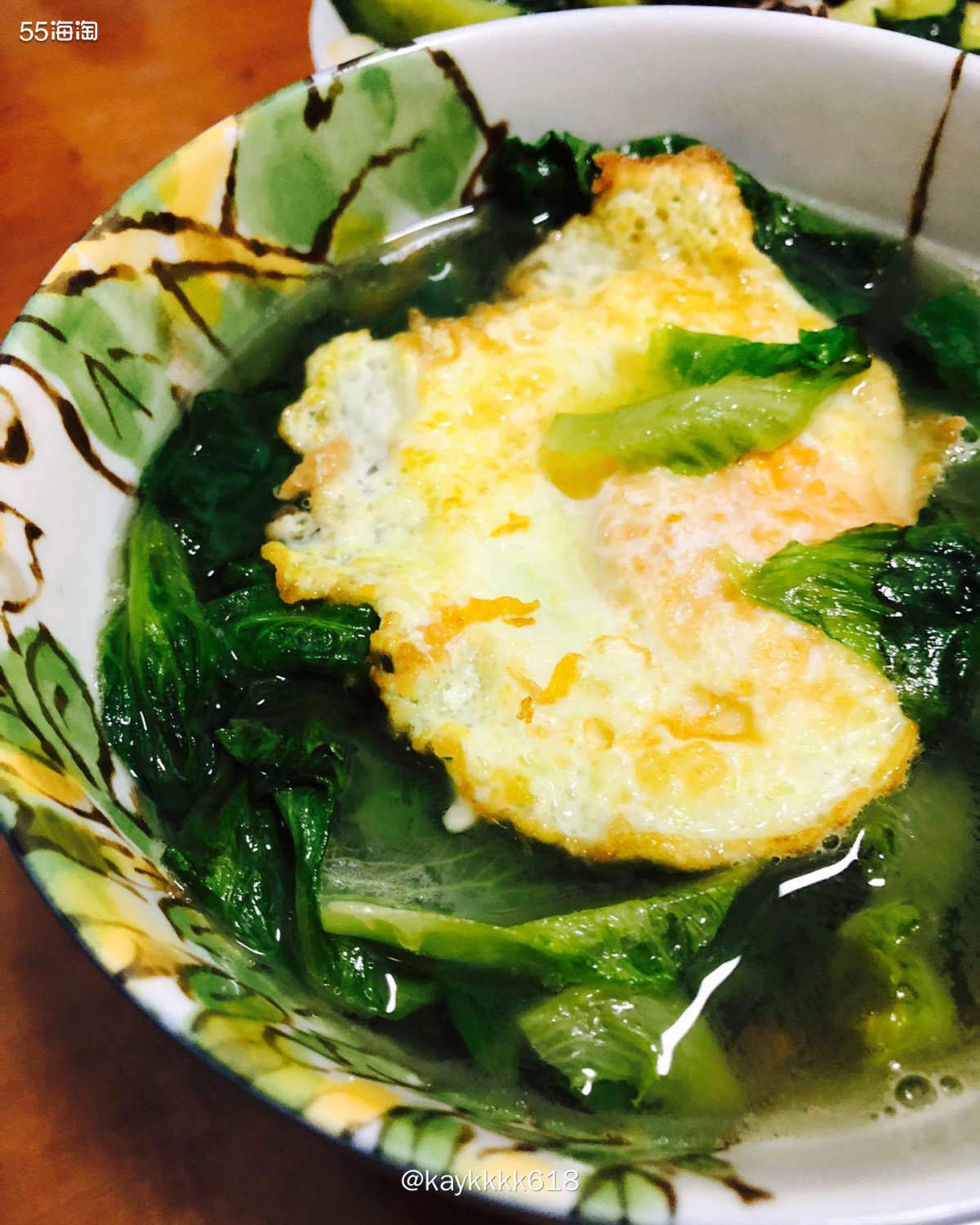 今天晚餐安排生菜荷包蛋汤加上一碟炒时蔬，天热起来就开始控制饮
