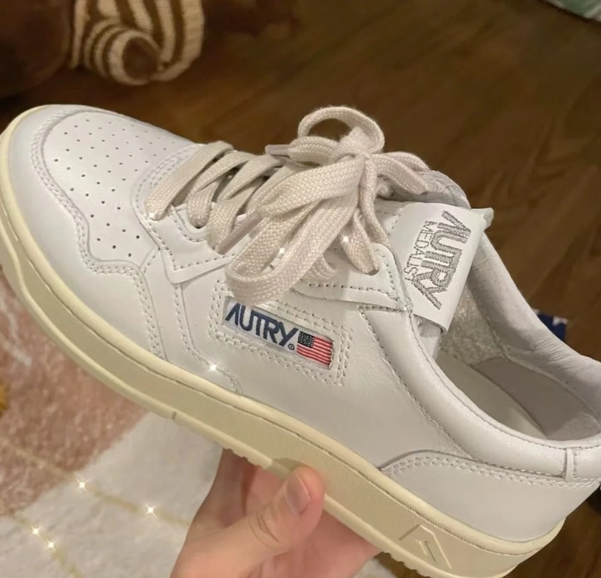 autry小白鞋有多火？autry小白鞋是喜欢韩系穿搭的姐妹