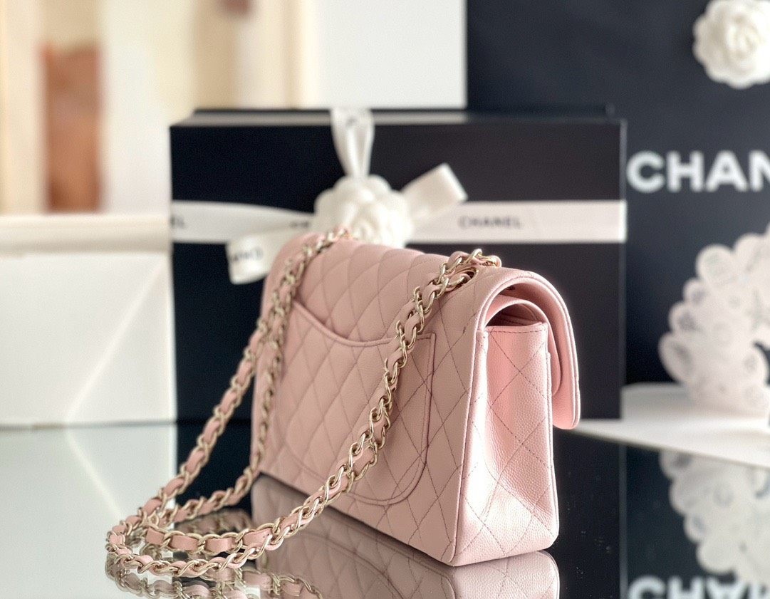 Chanel Classic Flap Bag它的魅力 是每