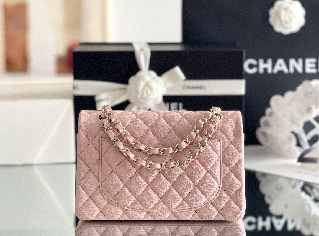 Chanel Classic Flap Bag它的魅力 是每