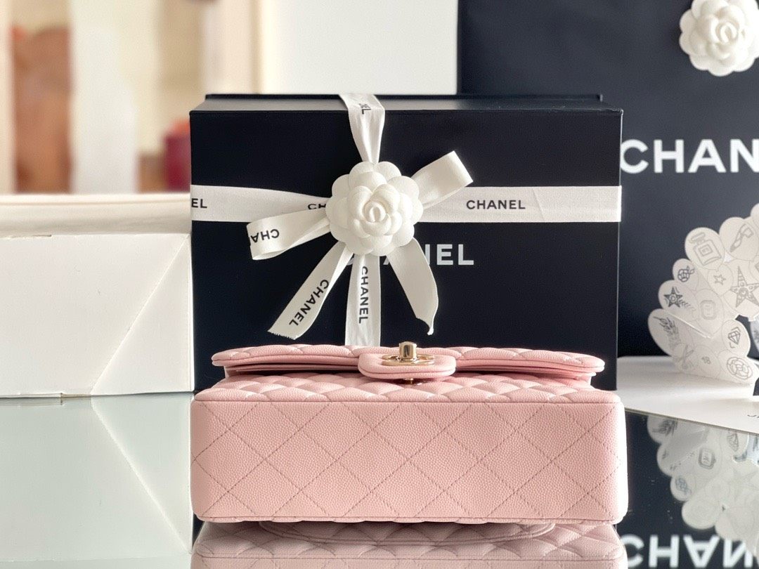 Chanel Classic Flap Bag它的魅力 是每