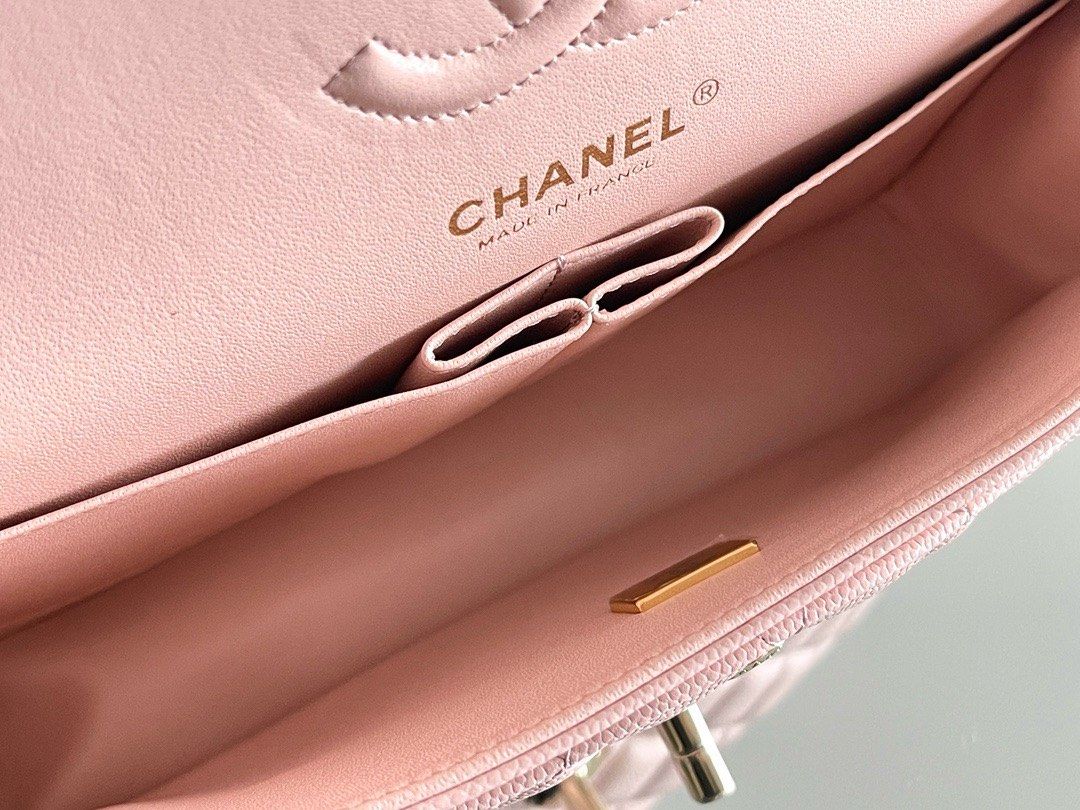 Chanel Classic Flap Bag它的魅力 是每