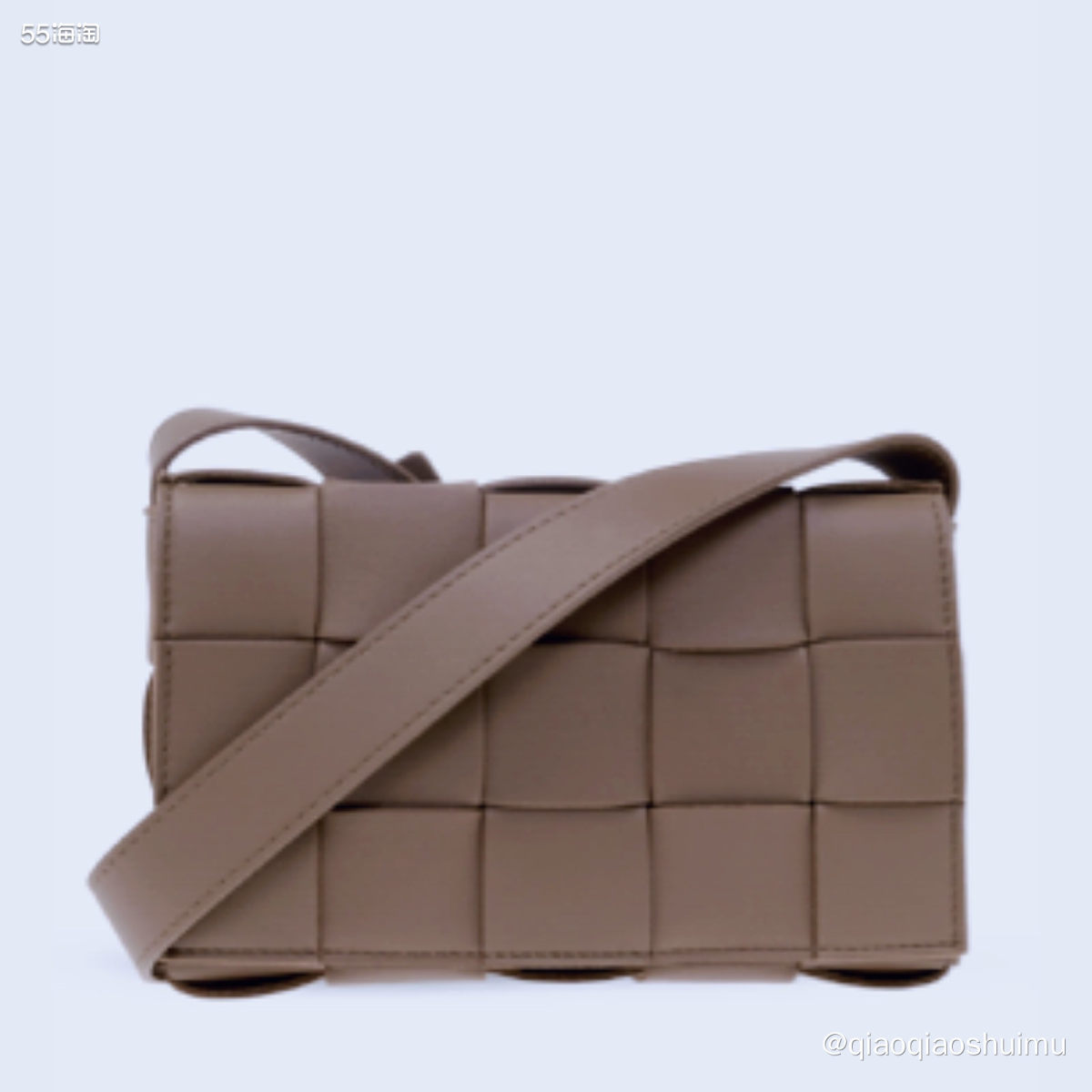 BV家的包包一直以它独特的编织工艺著称，老远一看就知道是他家