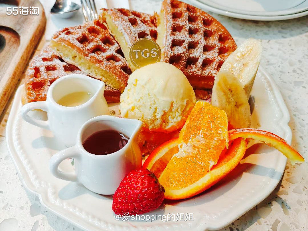 这两天又想吃甜的了，带着孩子一起去买了冰淇淋~ 香甜的华夫饼