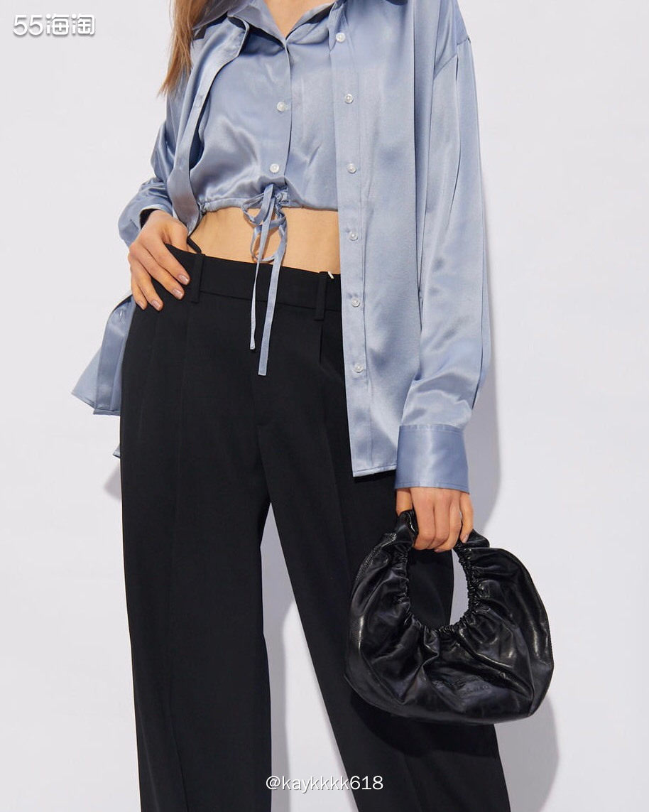 Alexander Wang以街头暗黑运动风收获大批粉丝，随