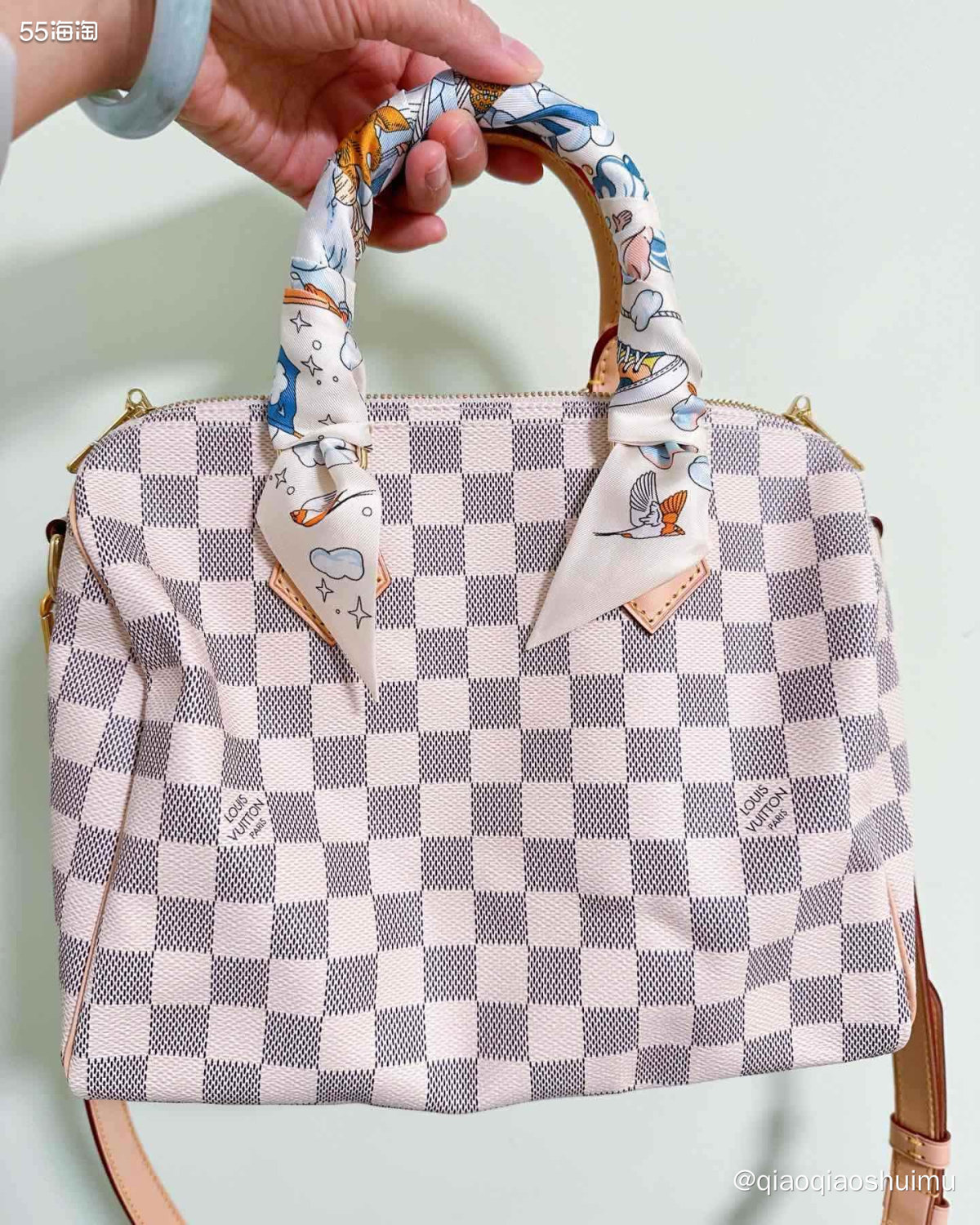 前几天某宝下单了几条丝巾，说是真丝的，30多一条，想着便宜买