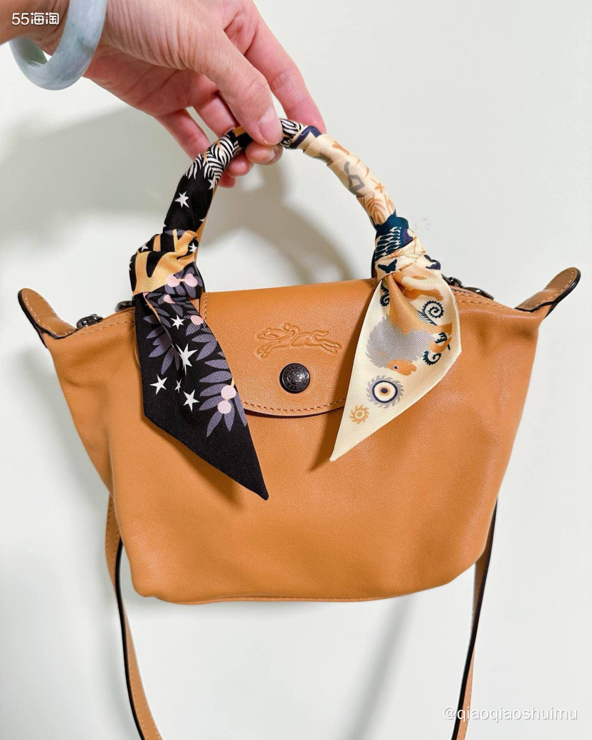 前几天某宝下单了几条丝巾，说是真丝的，30多一条，想着便宜买