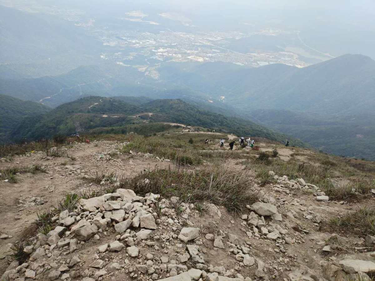 感谢机构的团建，团建没有选在周末，但是这山爬得也确实是很累呀