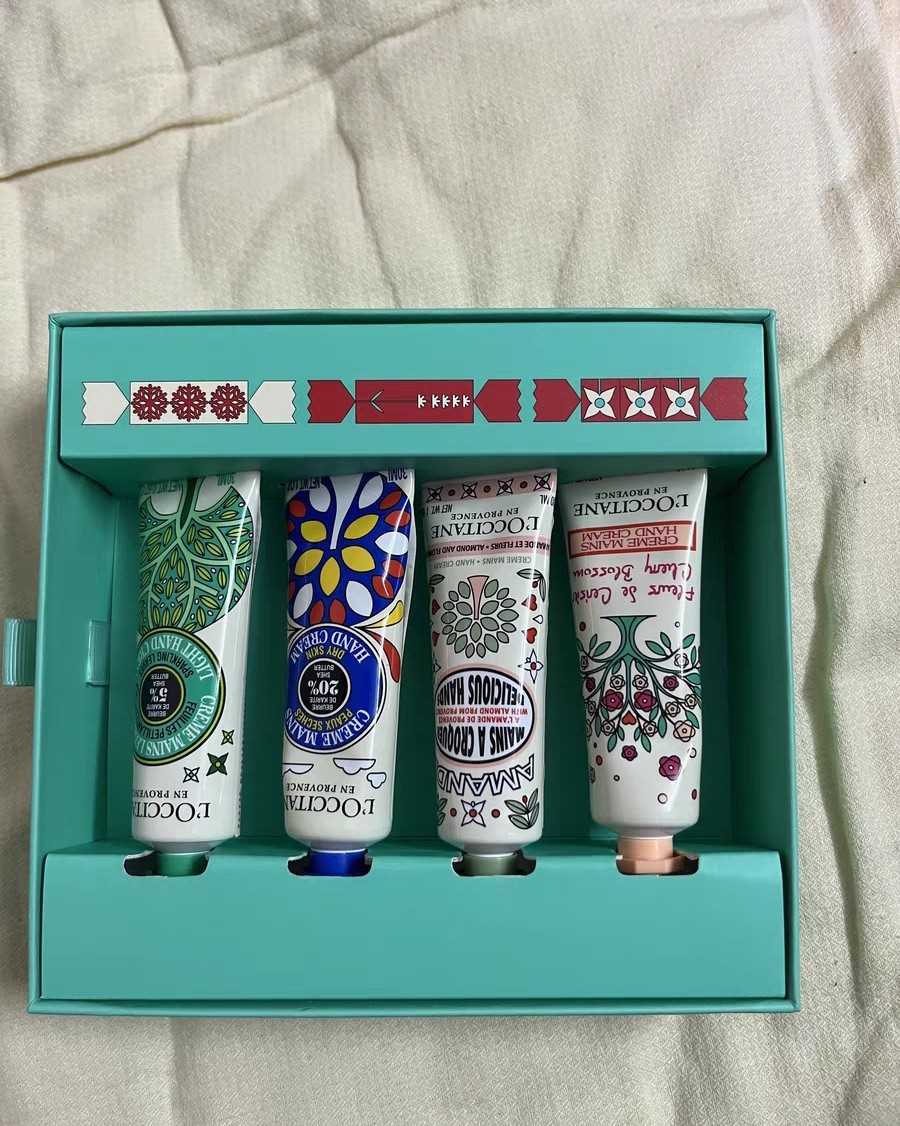 女生必备的好物一定少不了护手霜，秋冬季节手部干燥，简直就是离