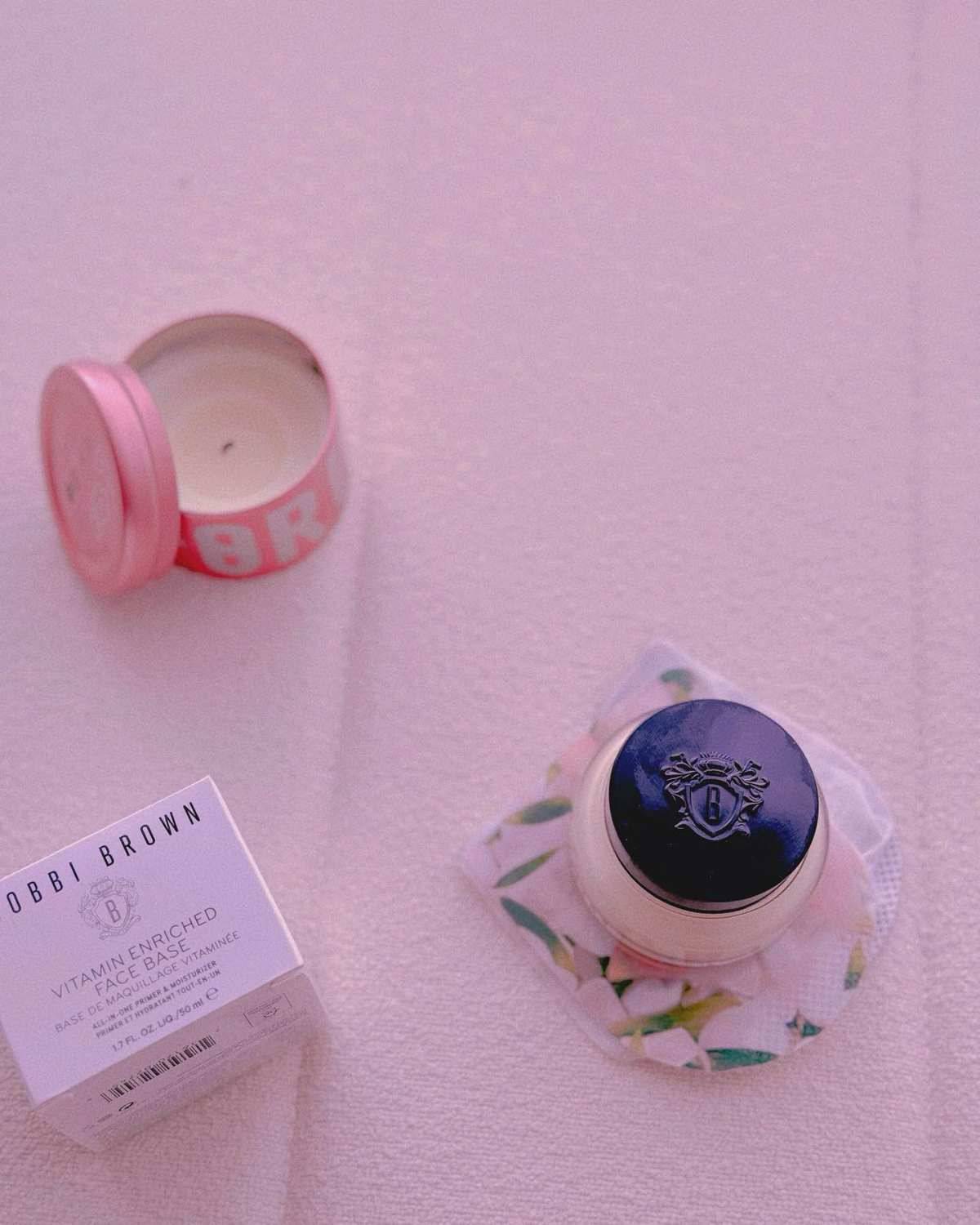 这个bobbiBrown的新装前柔润底霜用了一段时间了，这个