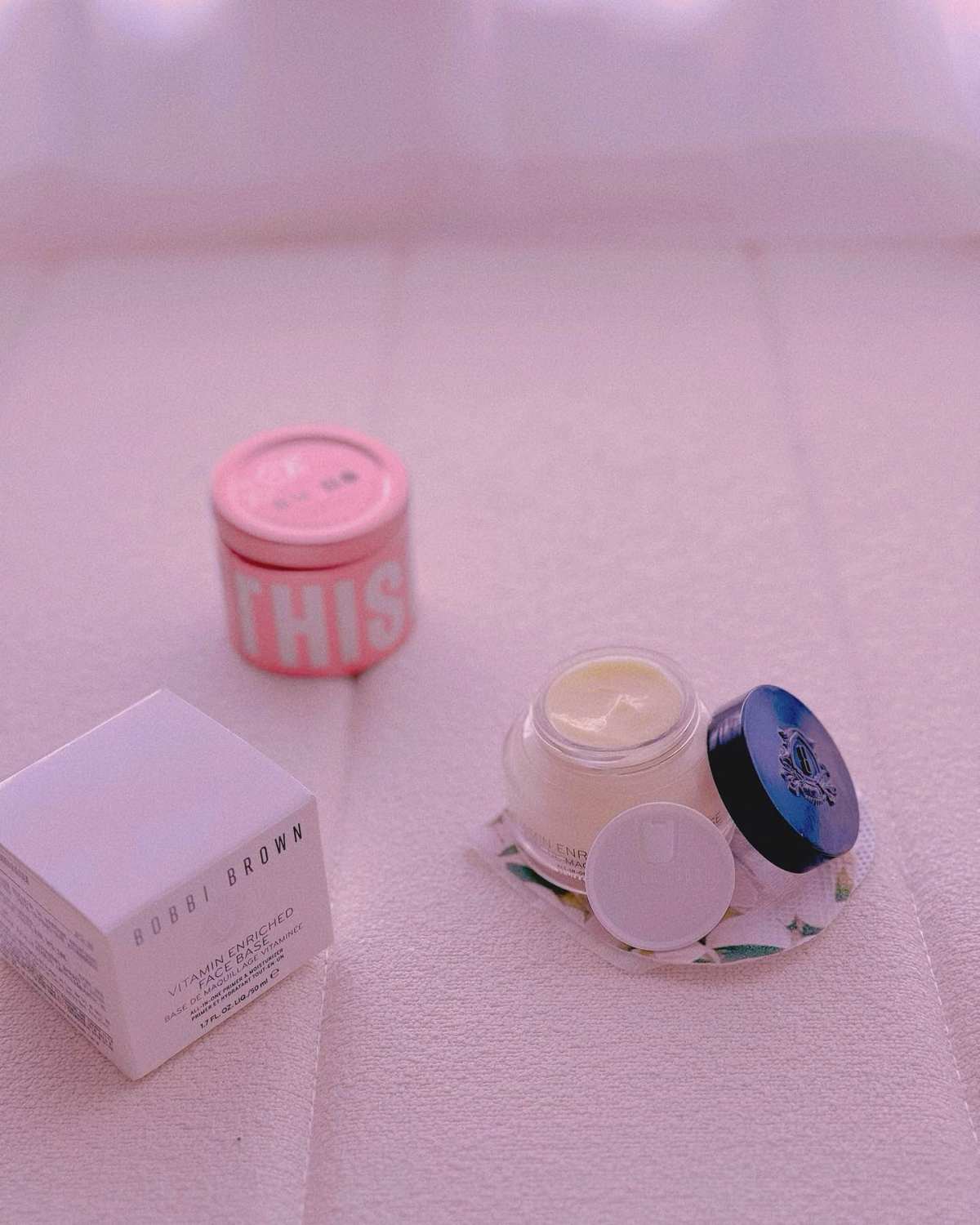 这个bobbiBrown的新装前柔润底霜用了一段时间了，这个