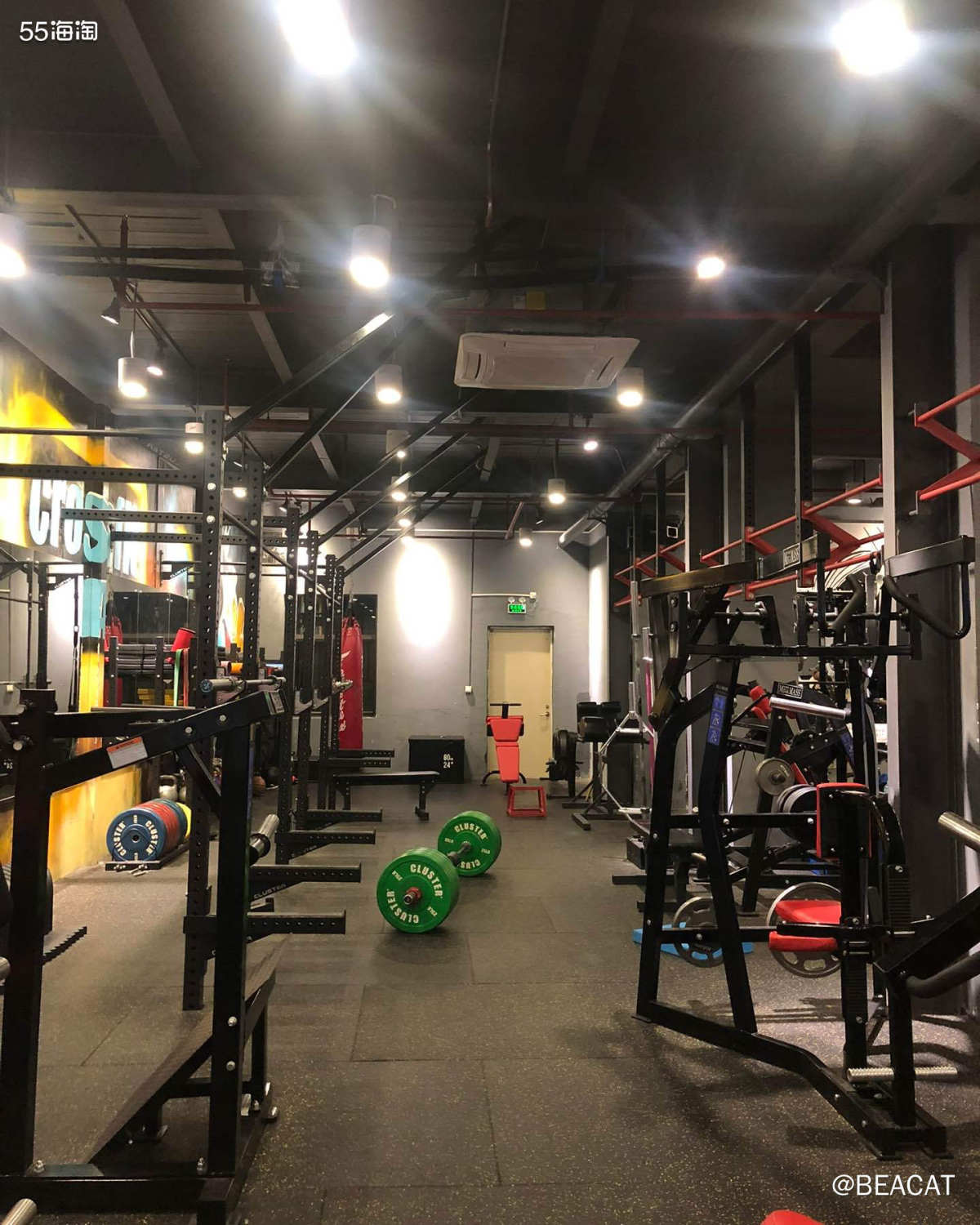 今天跟小伙伴一起去探店，是一个博主开的美式铁馆，在深圳大浪这