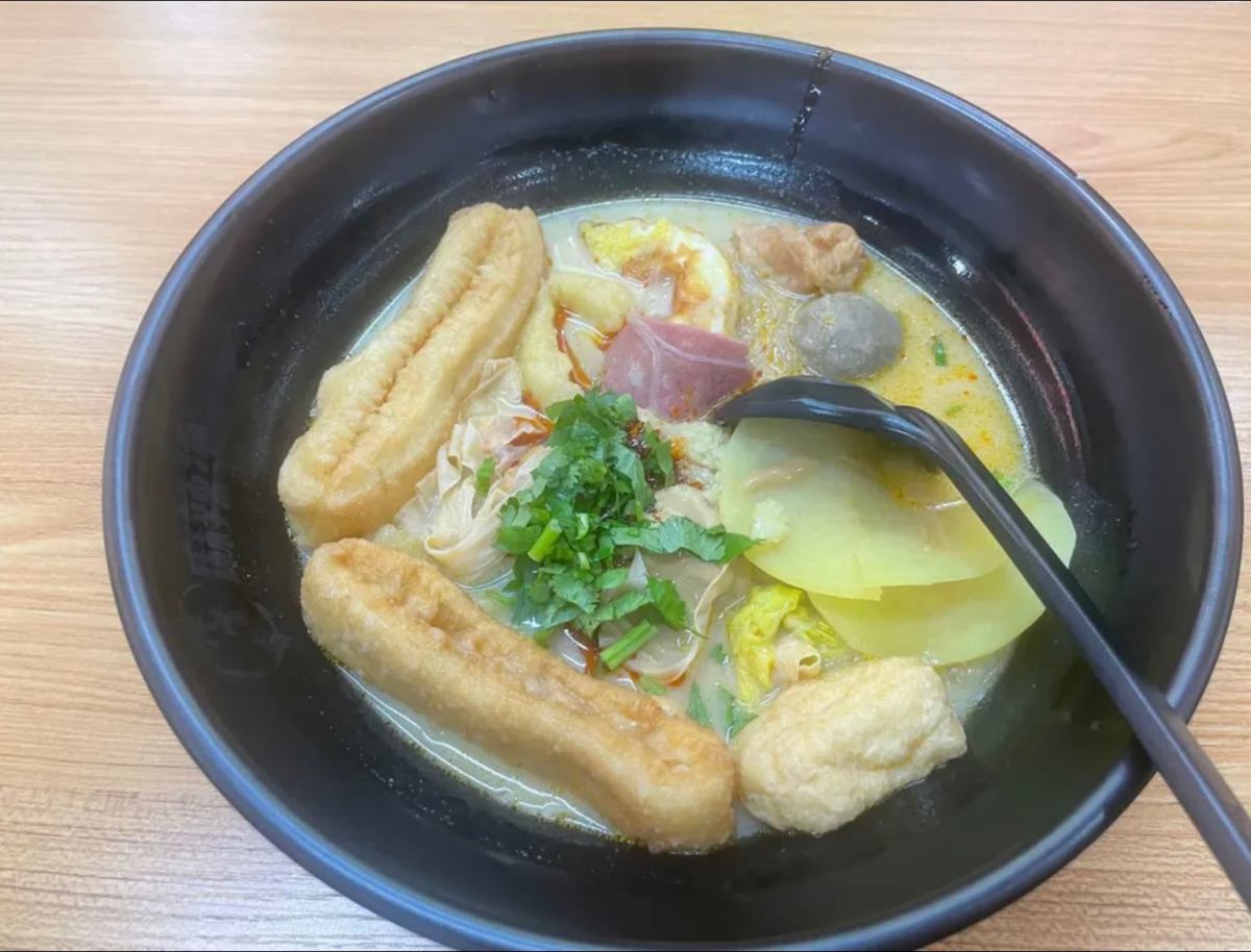 🍜昨天中午开会开到太迟了，食堂都没饭吃了，想来想去到单位附