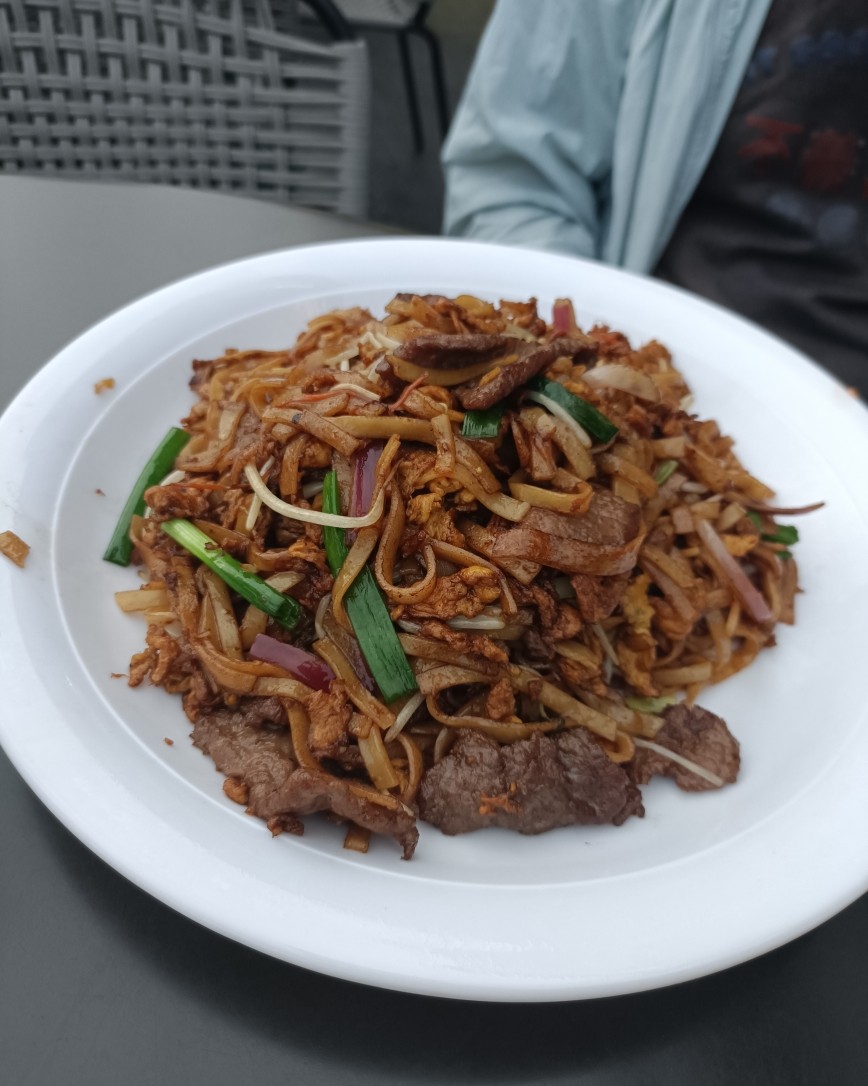 昨天一家人走路去了平湖那边逛逛，看到了星派餐厅，这家说是平湖