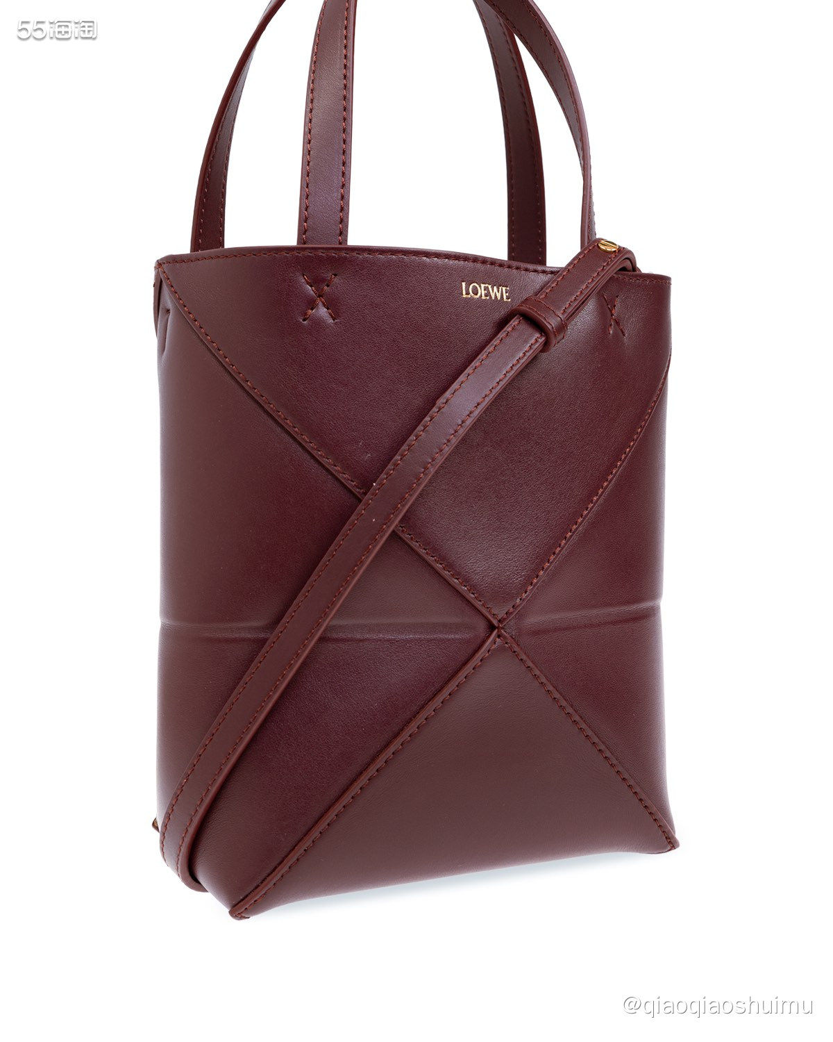 一直以来都很喜欢Loewe的包包，也买了好几个，感觉他家包包