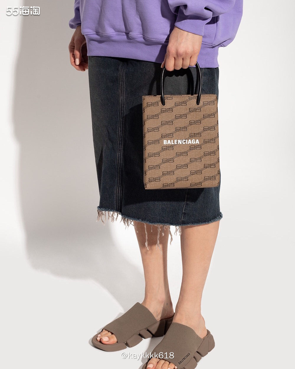 Balenciaga巴黎世家在时尚圈的地位可谓让人印象深刻，
