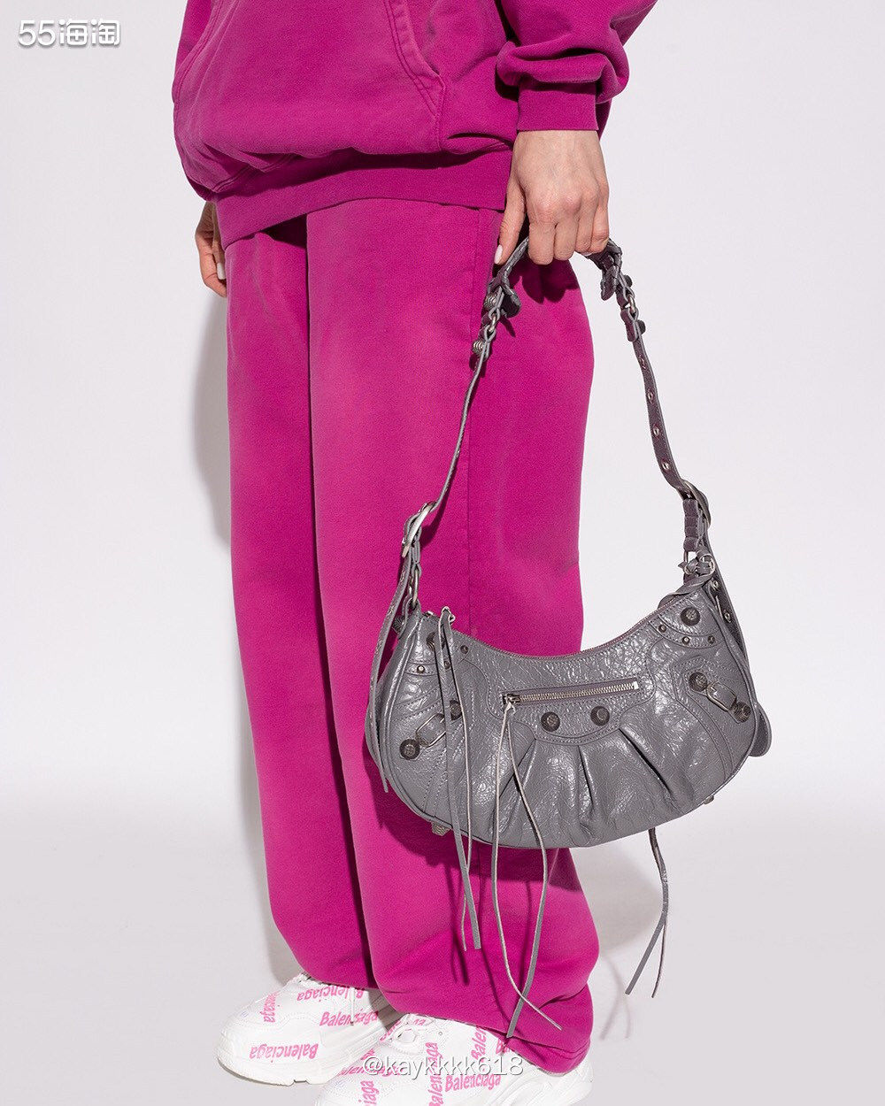 Balenciaga巴黎世家的机车包可为经久不衰的款式，系列