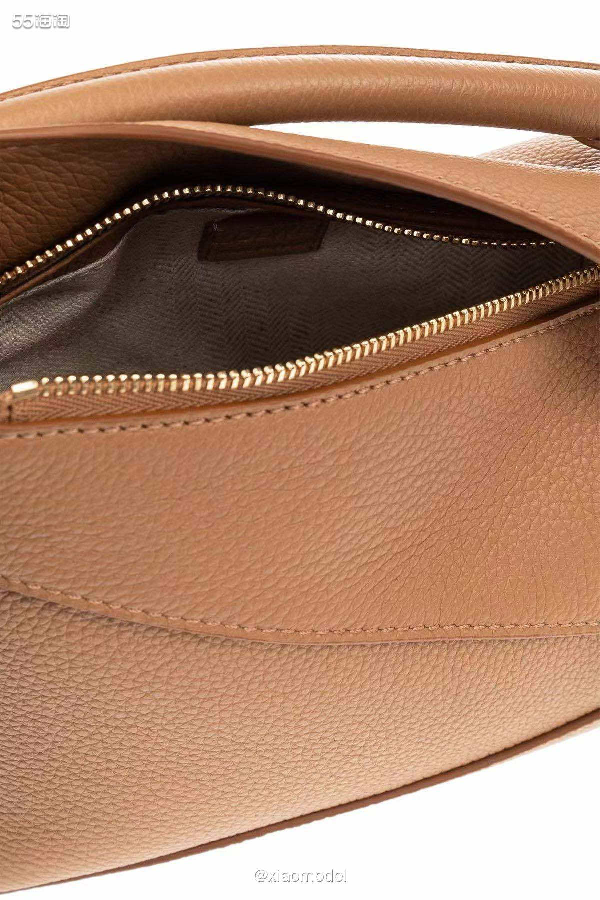 💛罗意威的puzzle包可以说是它家的代表性包包了，卖得超