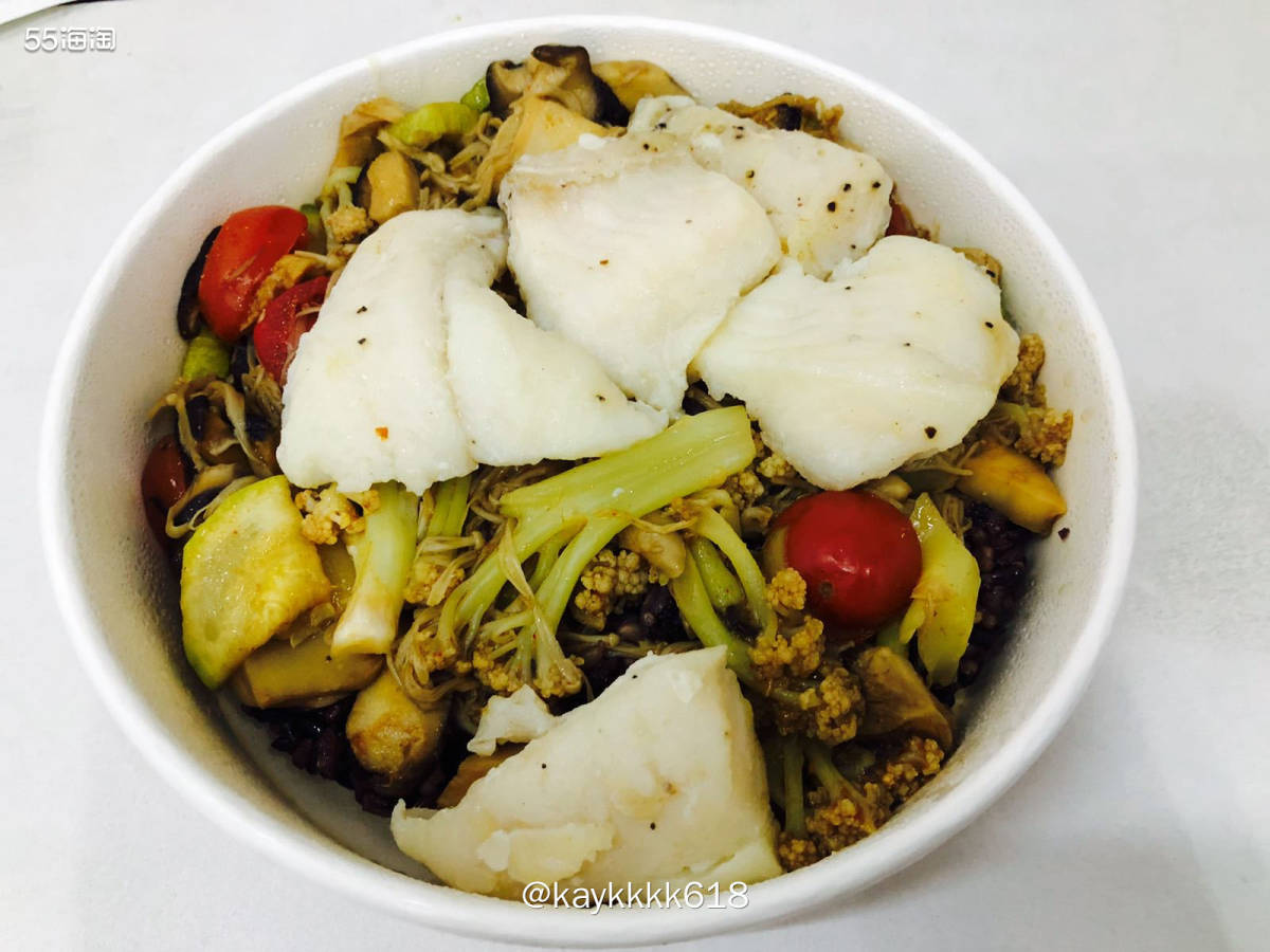 搬砖时候晚餐还是会吃谷物的，今天点的氫简厨房的减脂餐，他家点