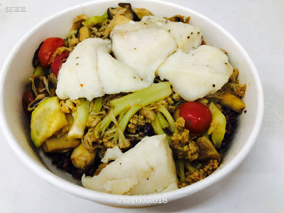 搬砖时候晚餐还是会吃谷物的，今天点的氫简厨房的减脂餐，他家点