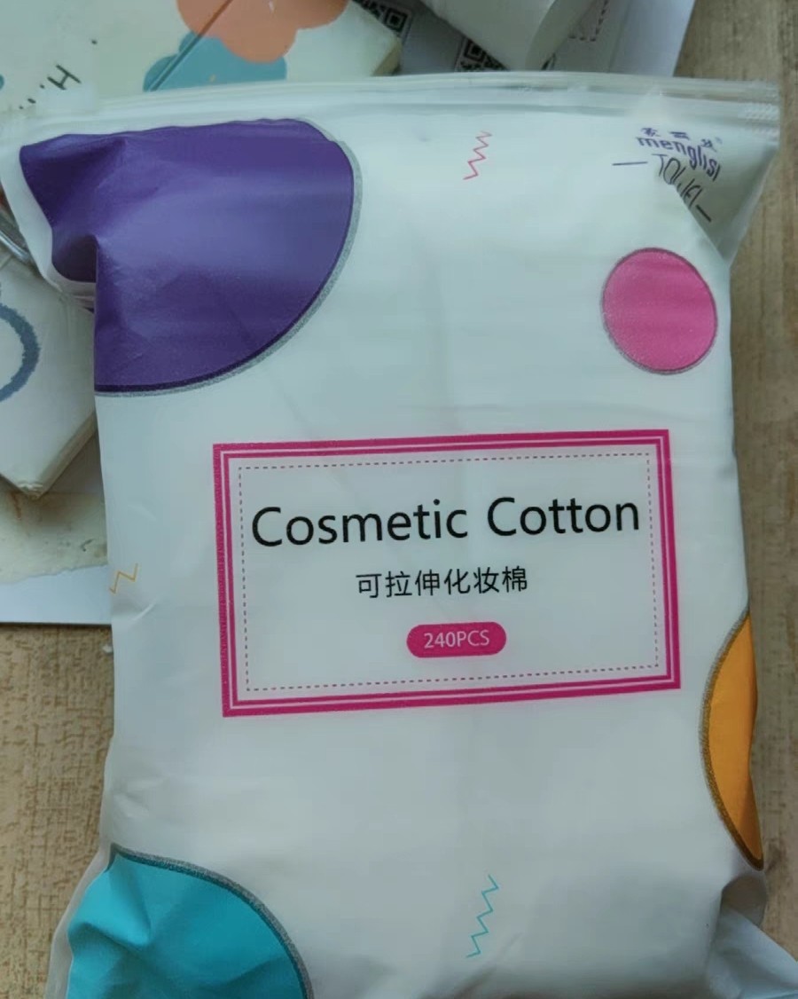 相信没有女孩子会不用卸妆棉或者是湿敷棉的吧，真的是一个非常必